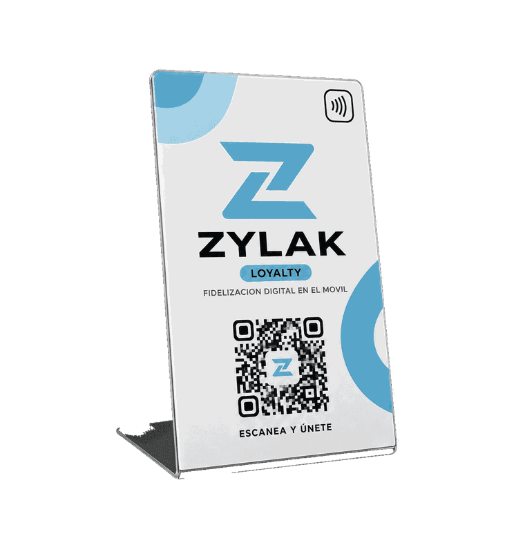 Expositor de mostrador con el logotipo de ZYLAK Loyalty y un código QR